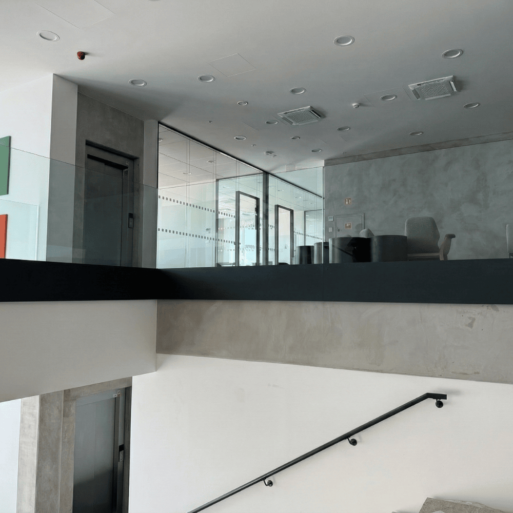 GLASS-VISION-ocelove-schodiste-se-zabradlim