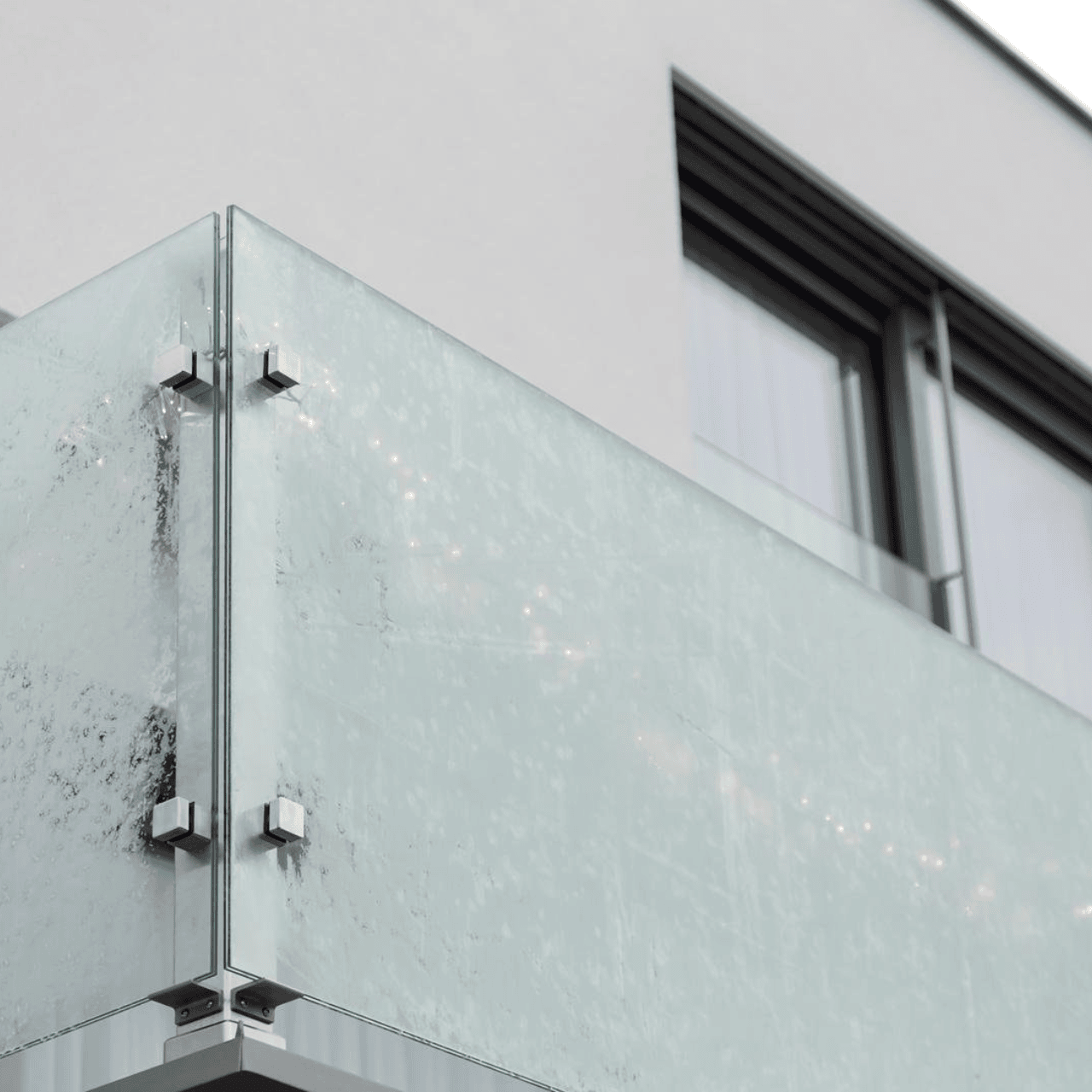 GLASS VISION venkovní skleněné zábradlí  na balkóně